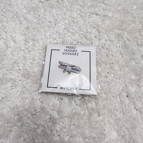 Louis Vuitton Airplane Enamel Pin - Picture 1 of 2